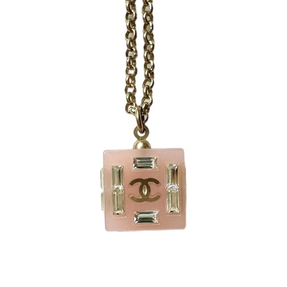 CHANEL Resin Baguette Crystal Geometric
Square CC Necklace Rose Pink - Picture 3 of 8
